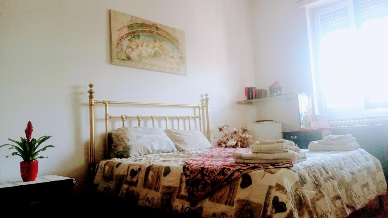 Big Room In Private Appartament, Close To The Station And Center Of City Bergamo Luaran gambar
